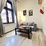 C4 Tomkova 142 Centrum Hk