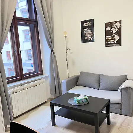 C4 Tomkova 142 Centrum Hk Apartament