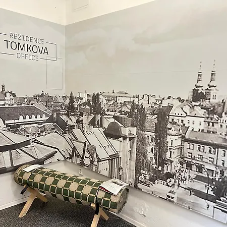 C4 Tomkova 142 Centrum Hk Apartament *