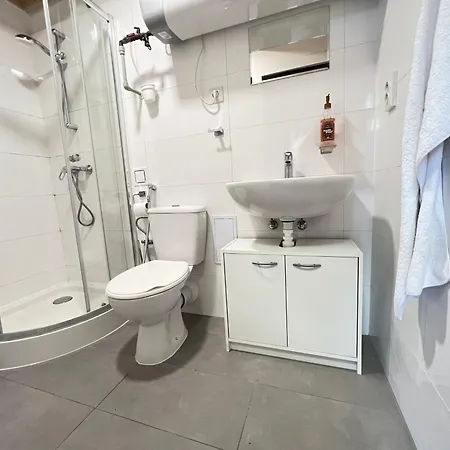 Apartament C4 Tomkova 142 Centrum Hk *