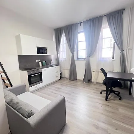 C4 Tomkova 142 Centrum Hk * Hradec Králové